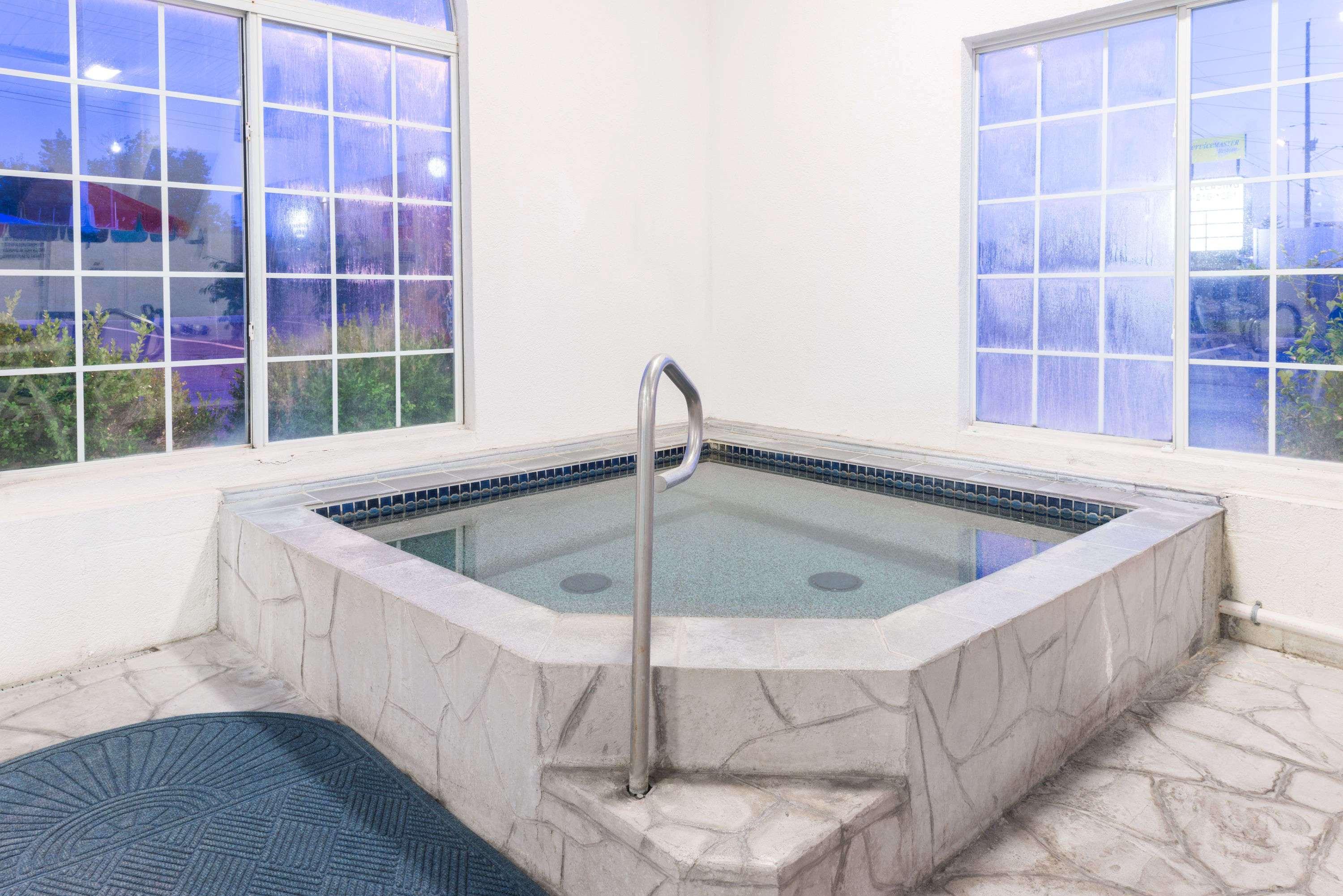 Baymont By Wyndham Osage Hotel 2*