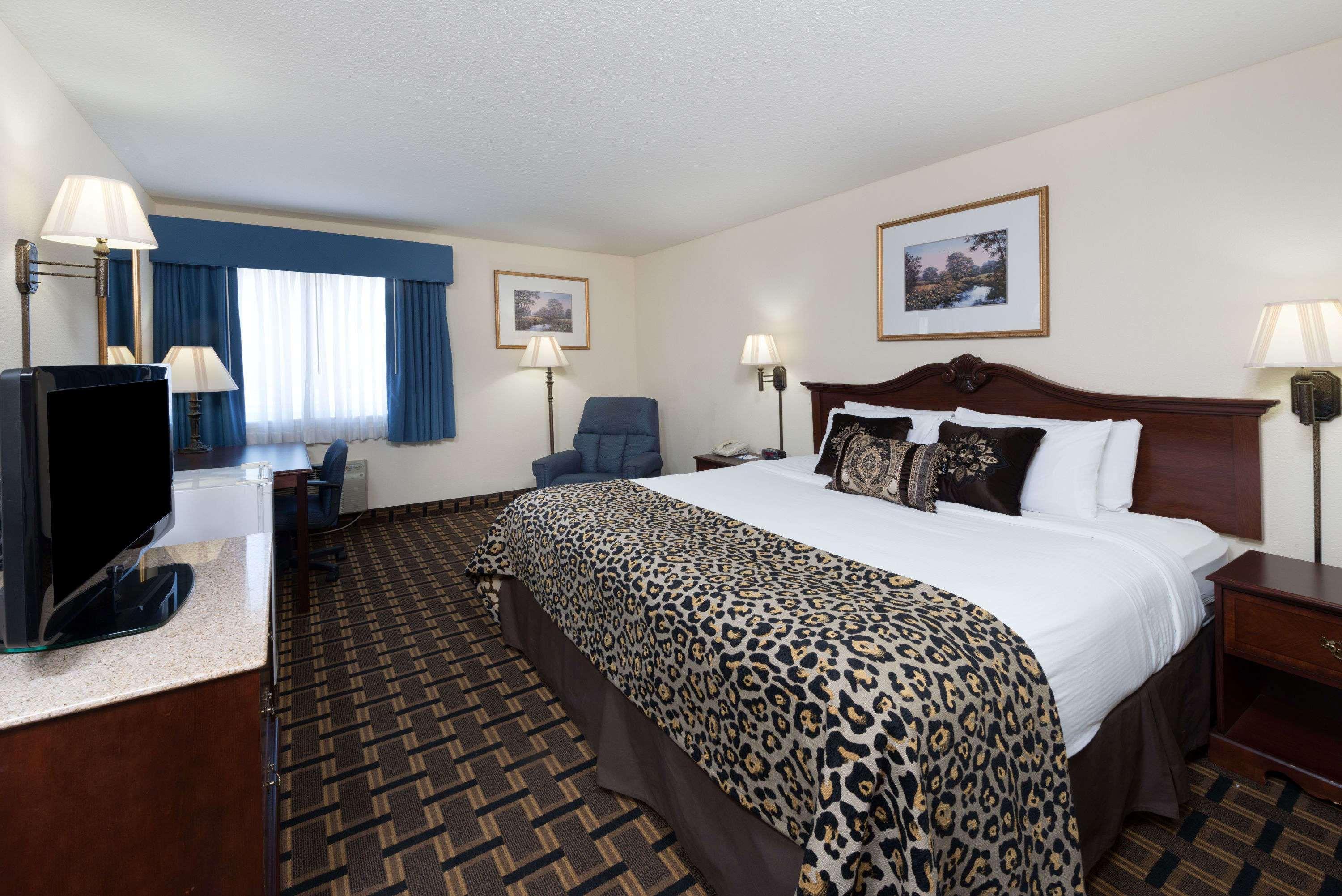 Baymont By Wyndham Osage Hotel 2*