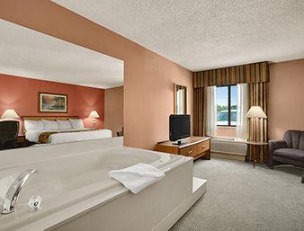 Baymont By Wyndham Osage Hotel